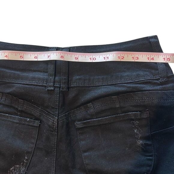 Wannabettabutt? By YMI Black Mid rise Jean shorts. Ladies size 7/28 - Picture 7 of 10